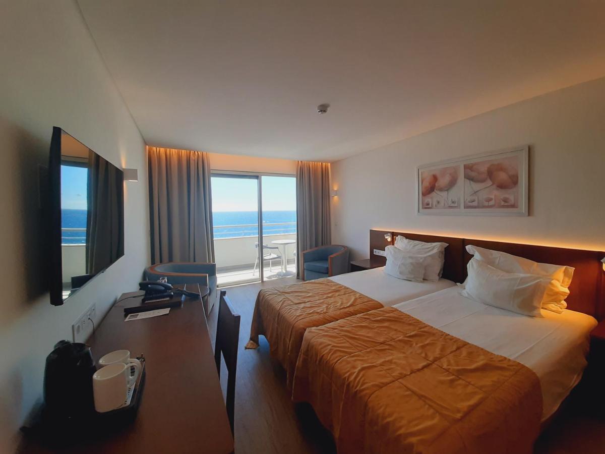 Uma cama ou camas num quarto em Hotel Roca Mar