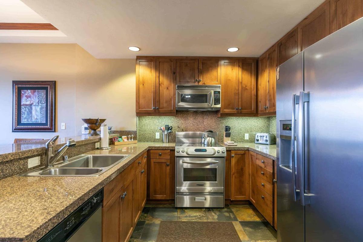 Iron Horse Lodge South 305 by East West Hospitality - Housity