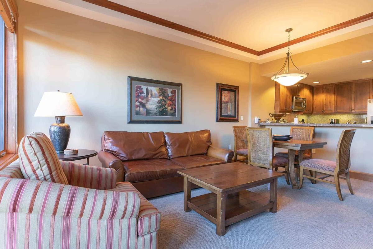 Iron Horse Lodge South 305 by East West Hospitality - Housity