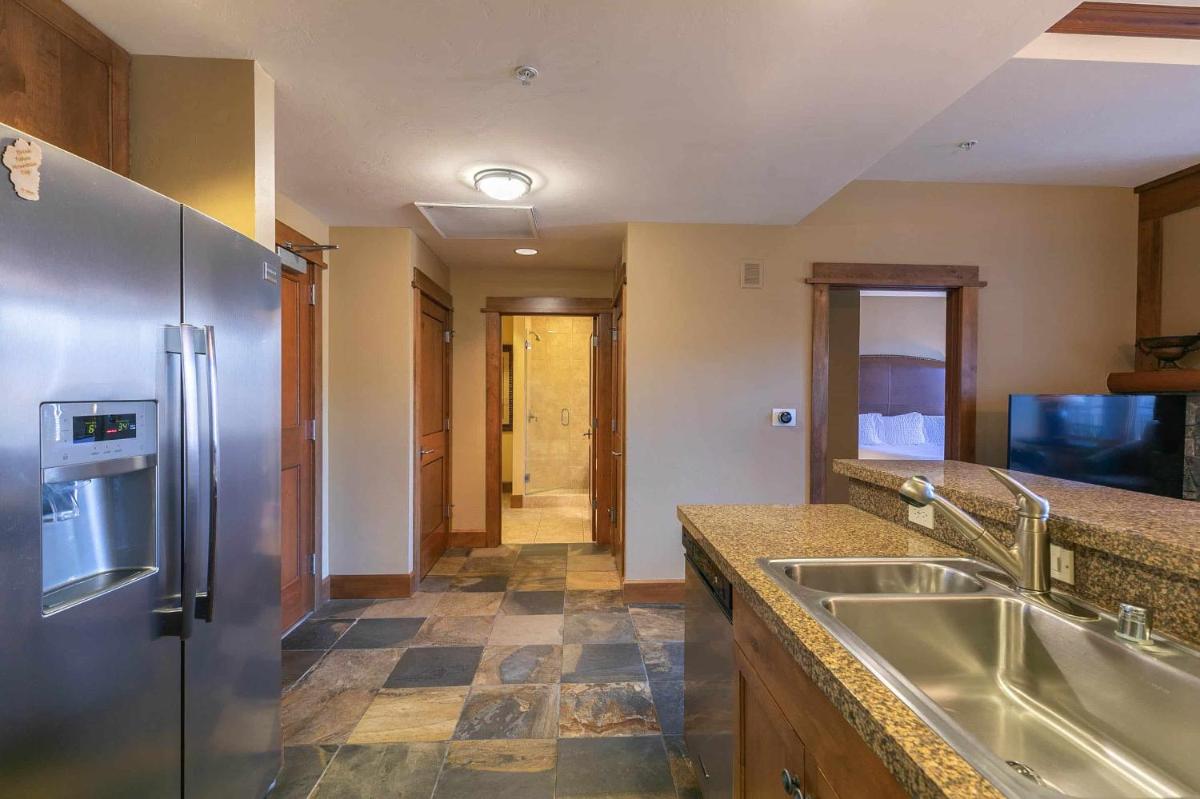 Iron Horse Lodge South 305 by East West Hospitality - Housity