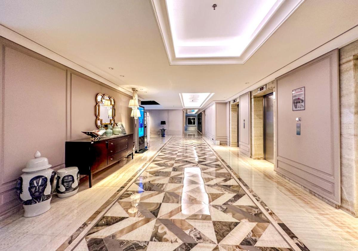 Sumptuous The Peak 2BR Apartment in Tunjungan Plaza 5 Surabaya City Centre by Le Ciel Hospitality - Hizvo