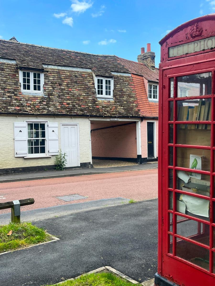 The Holts - Charming 2 Bed Cottage - Housity