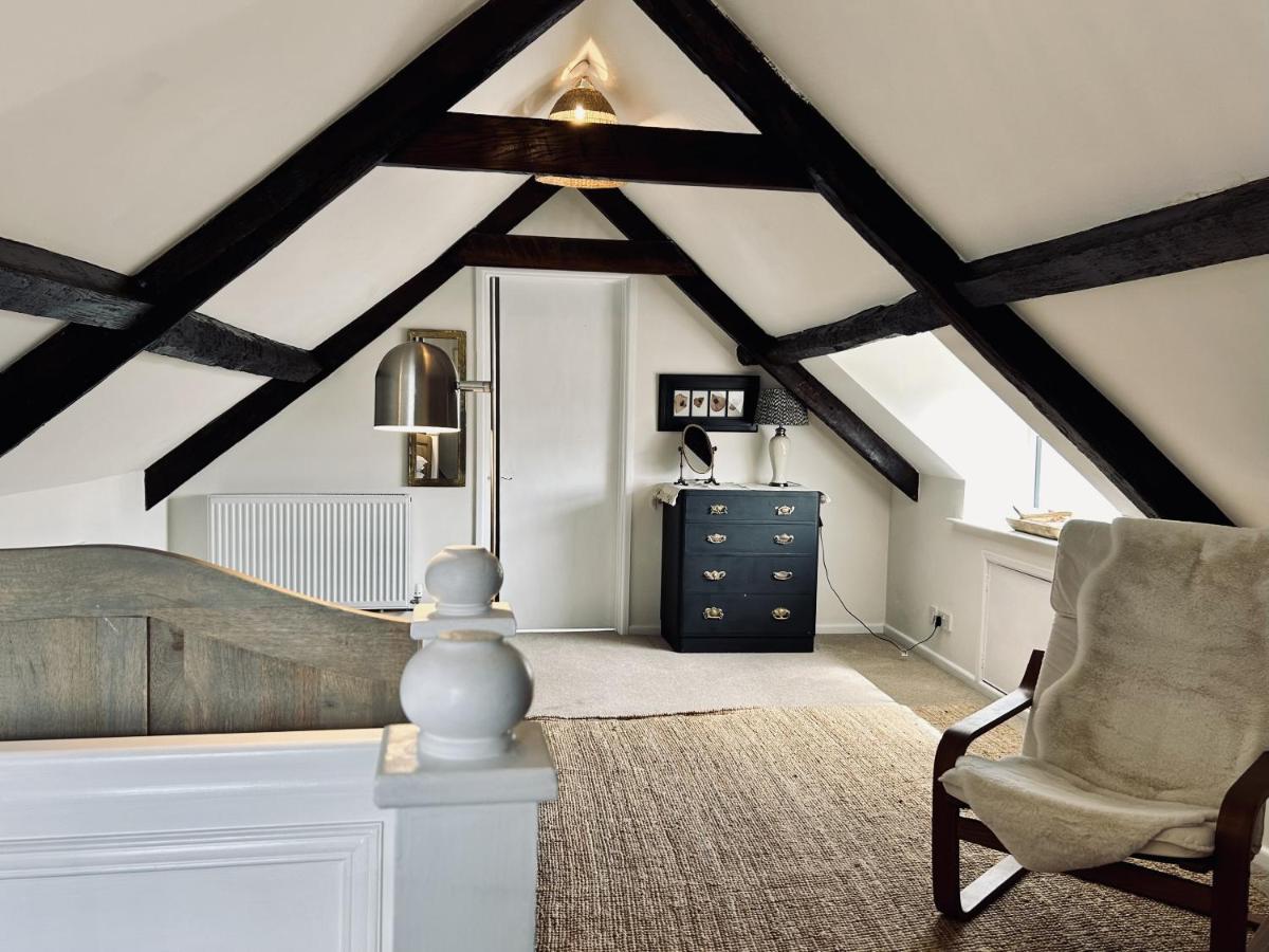 Bridport Town Centre Flat - Housity