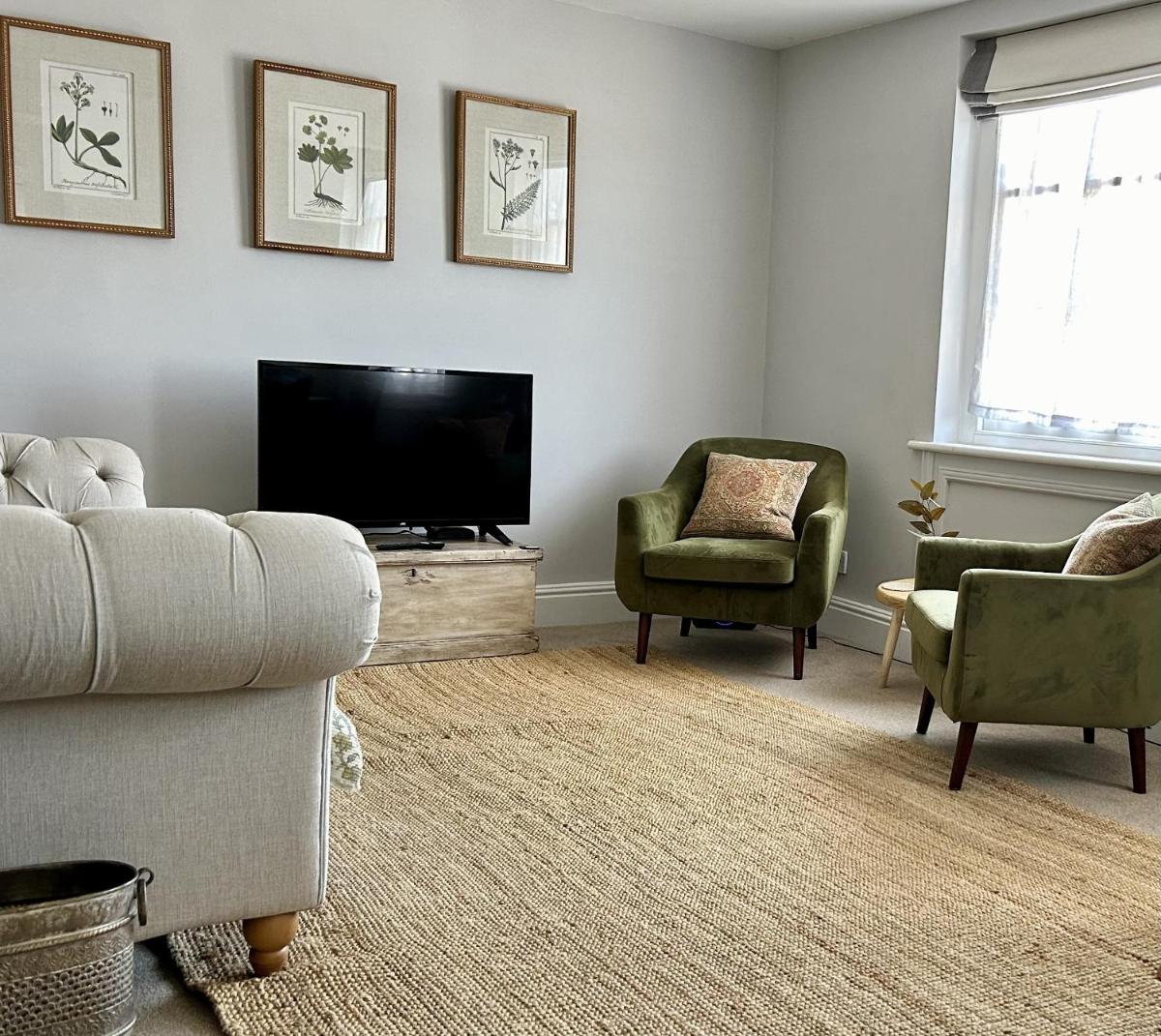 Bridport Town Centre Flat - Housity