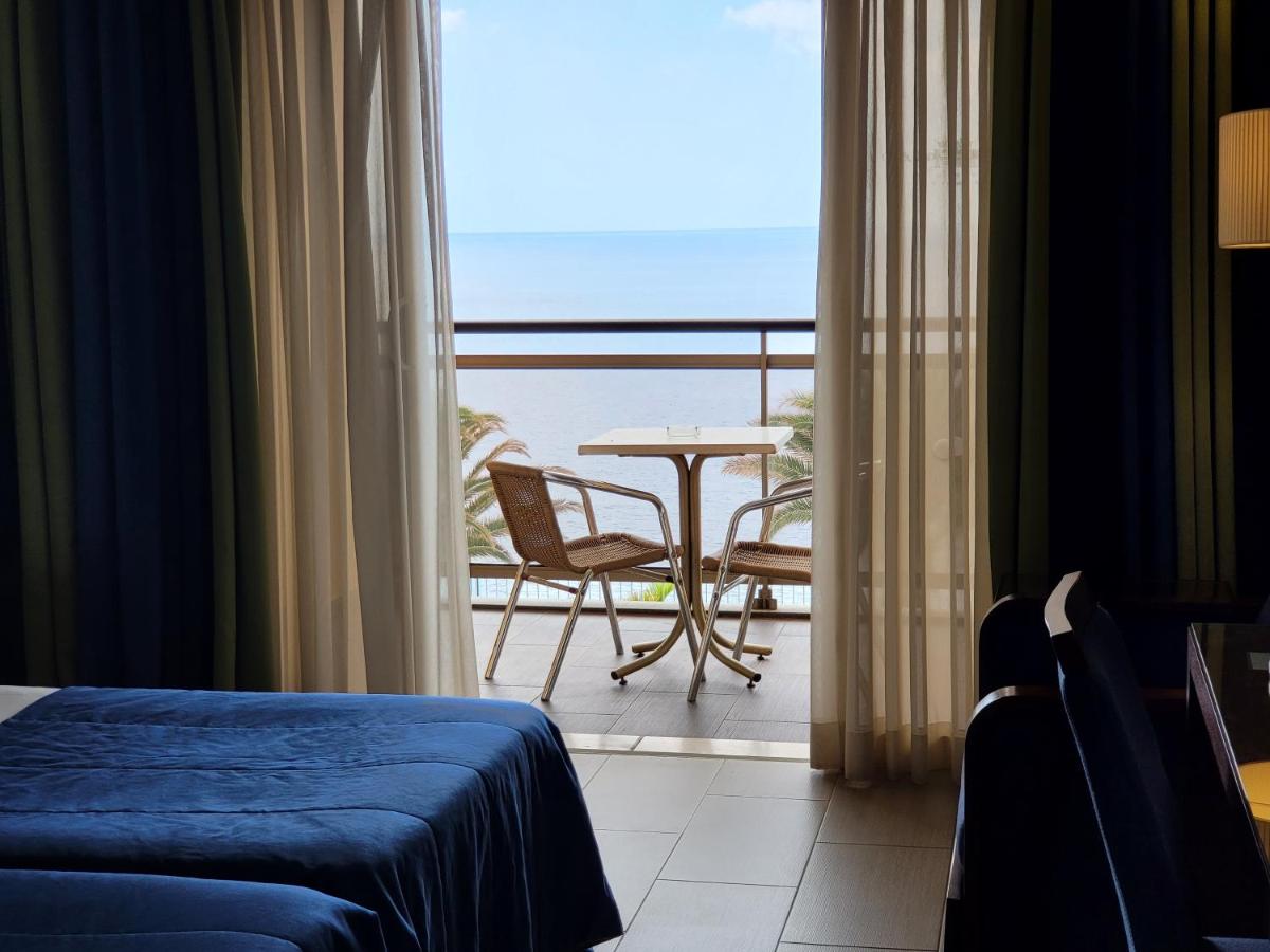 Uma vista do mar geral ou uma vista do mar a partir do hotel