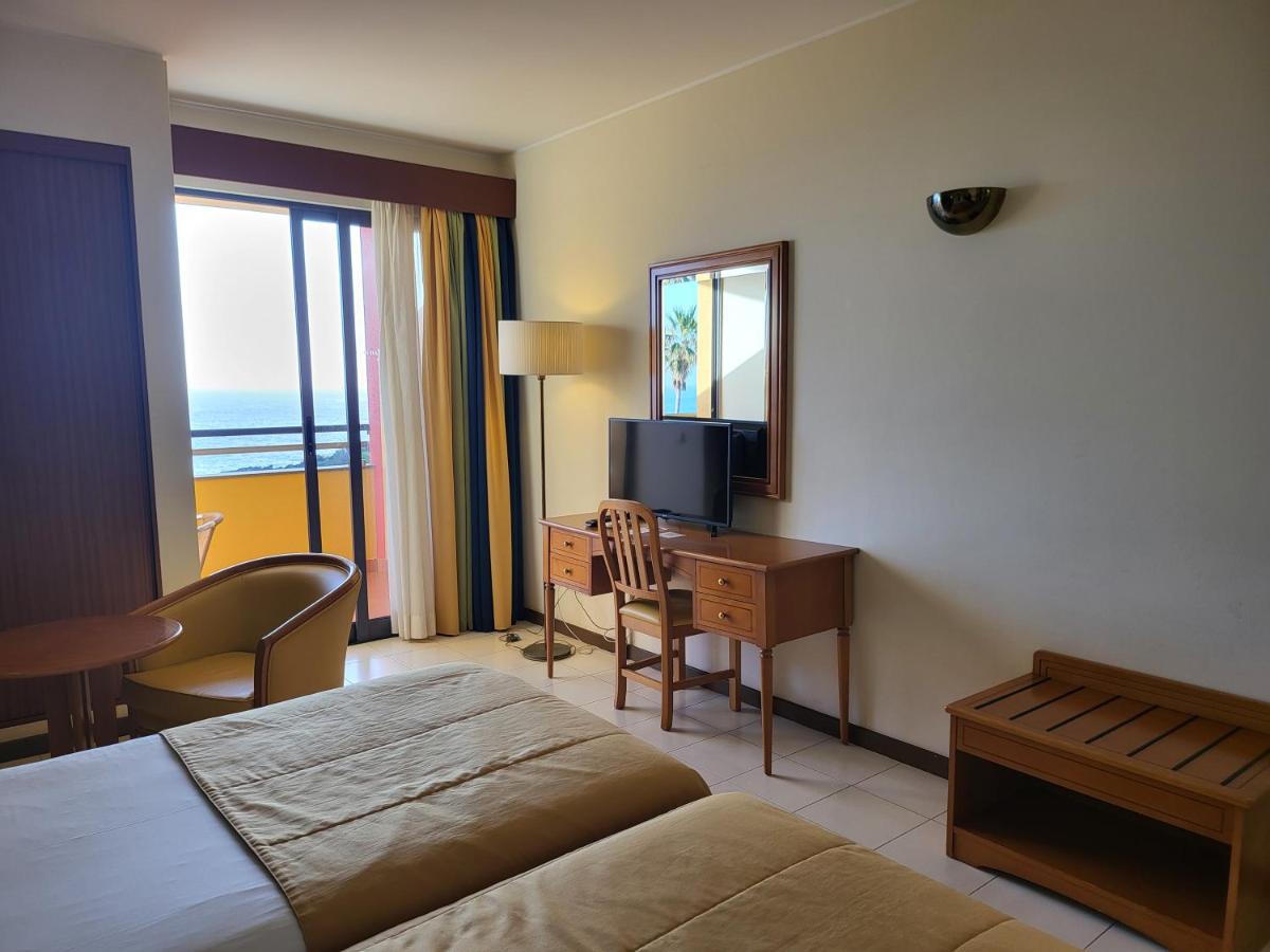 Uma televisão e/ou sistema de entretenimento em Hotel Cais da Oliveira