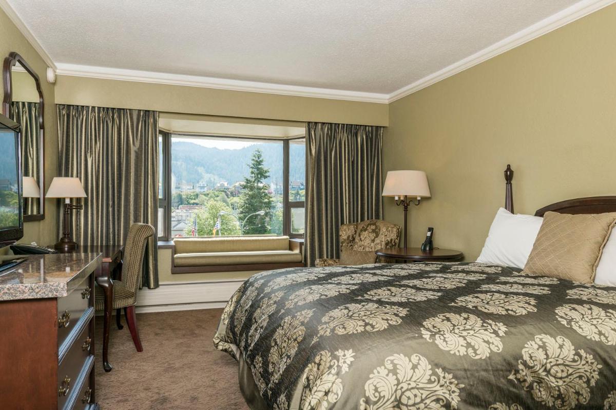 Crest Hotel - Housity