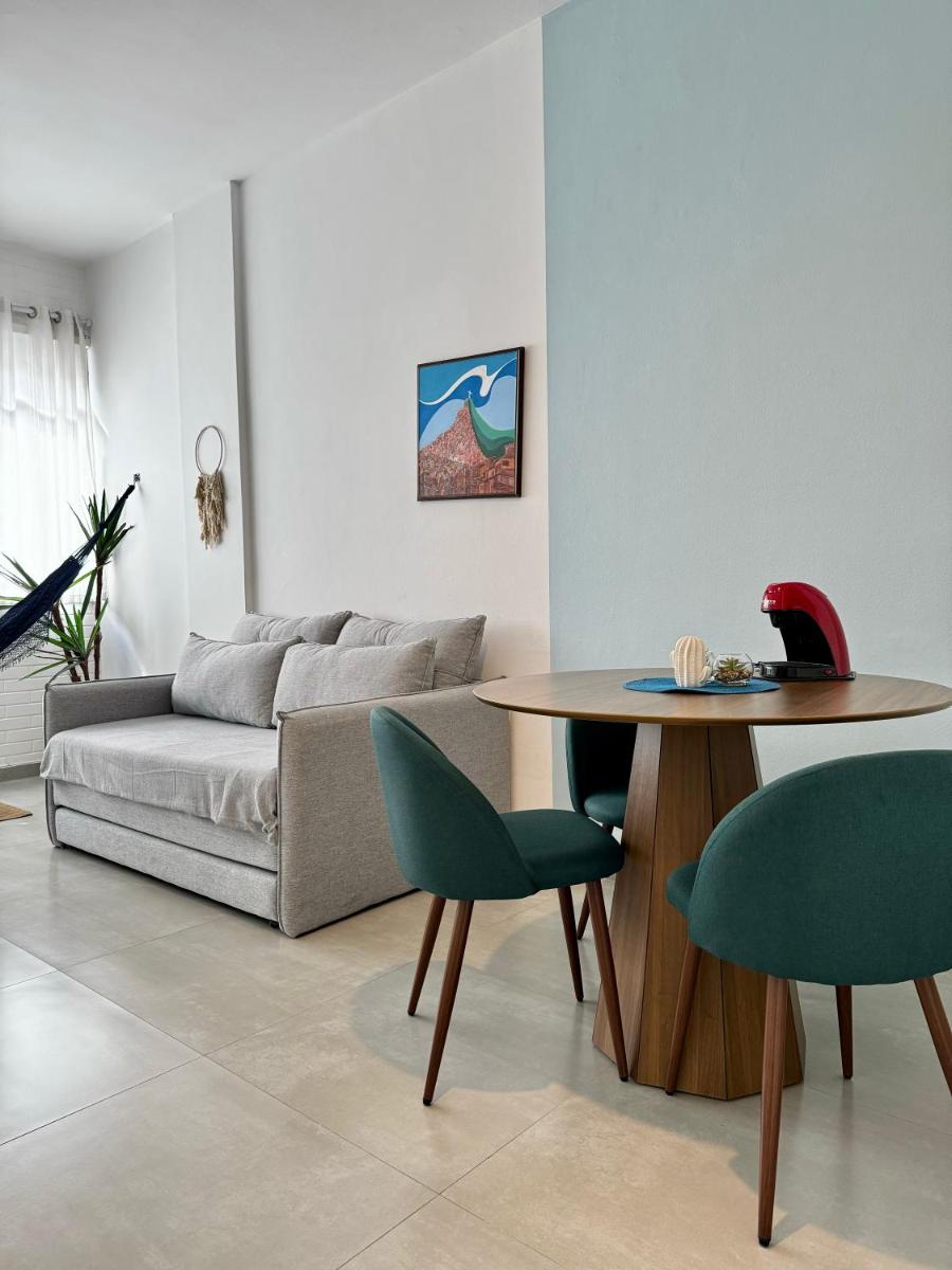 Copacabana Beach! Aconchegante apartamento na quadra da praia. - Housity