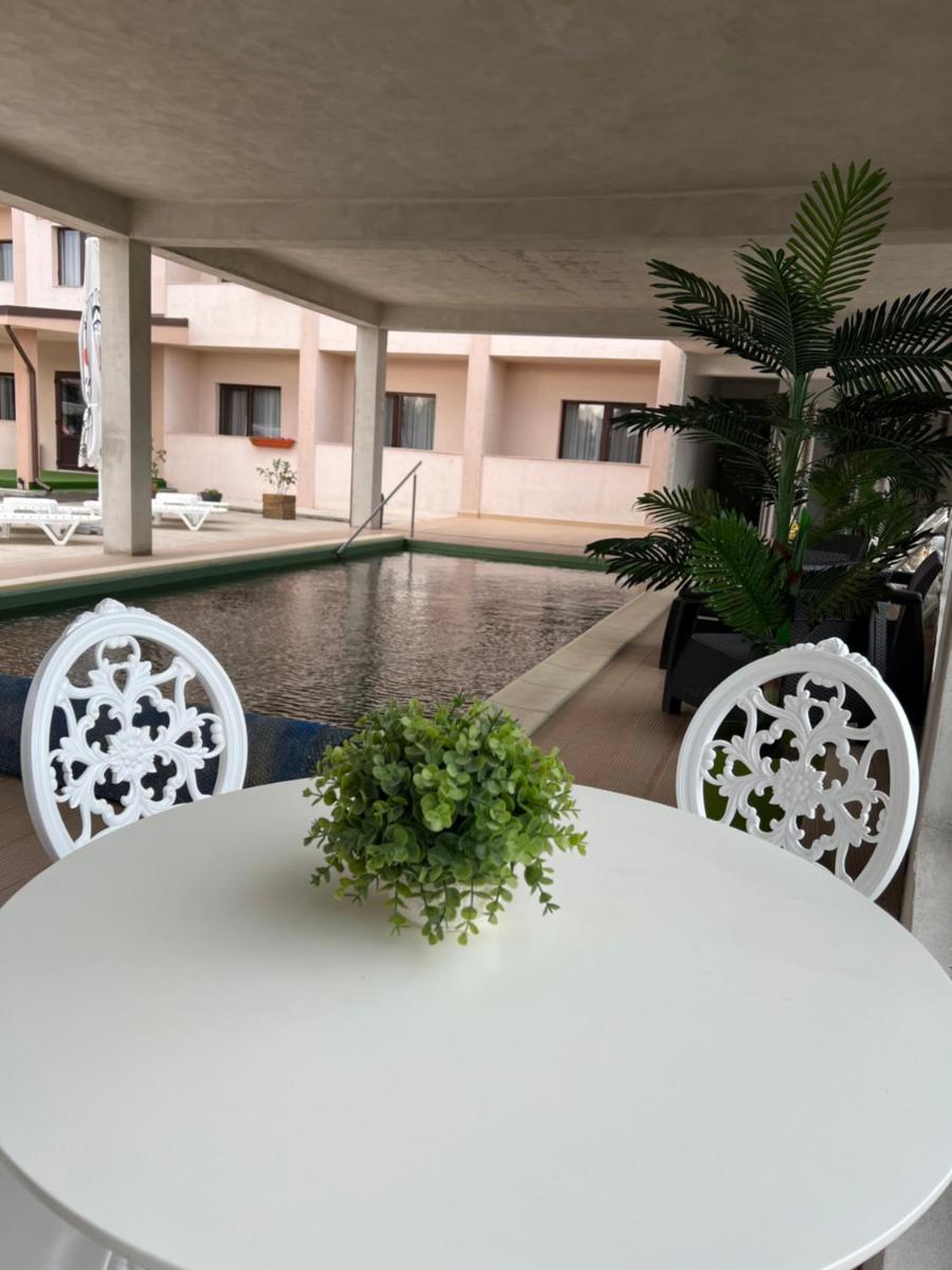 Hotel Ariana - Housity