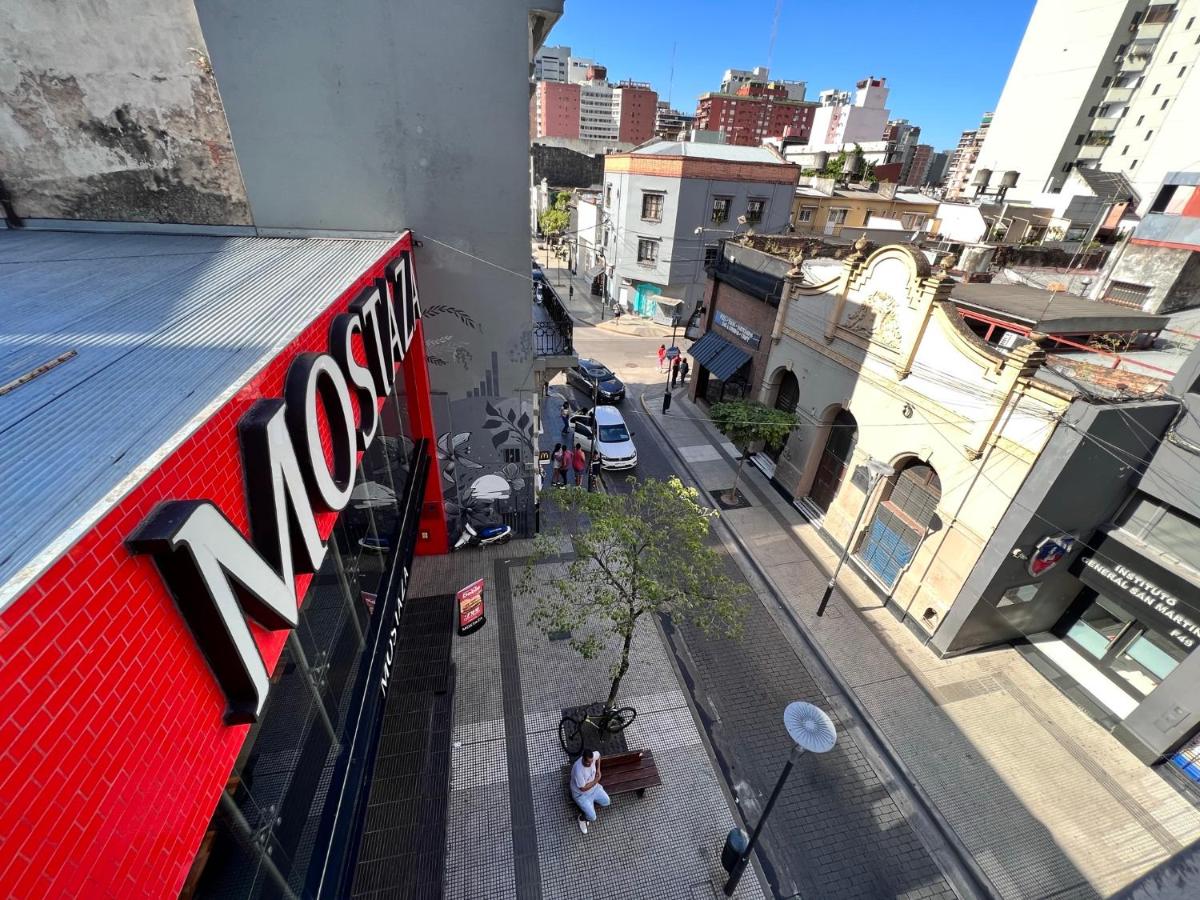 Sobre 25 de mayo a la par de McDonald's y Mostaza (3er piso por escalera) - Housity