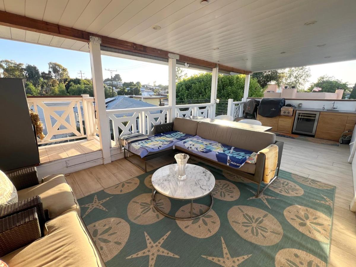 Contemporary Guest Studio with Roof-top Deck Walk to Santa Monica Beach - Housity