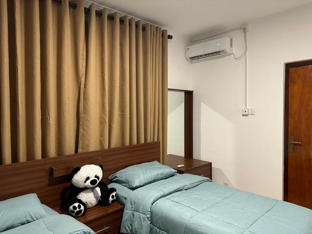 The Sea Breeze - Down Stairs - Housity