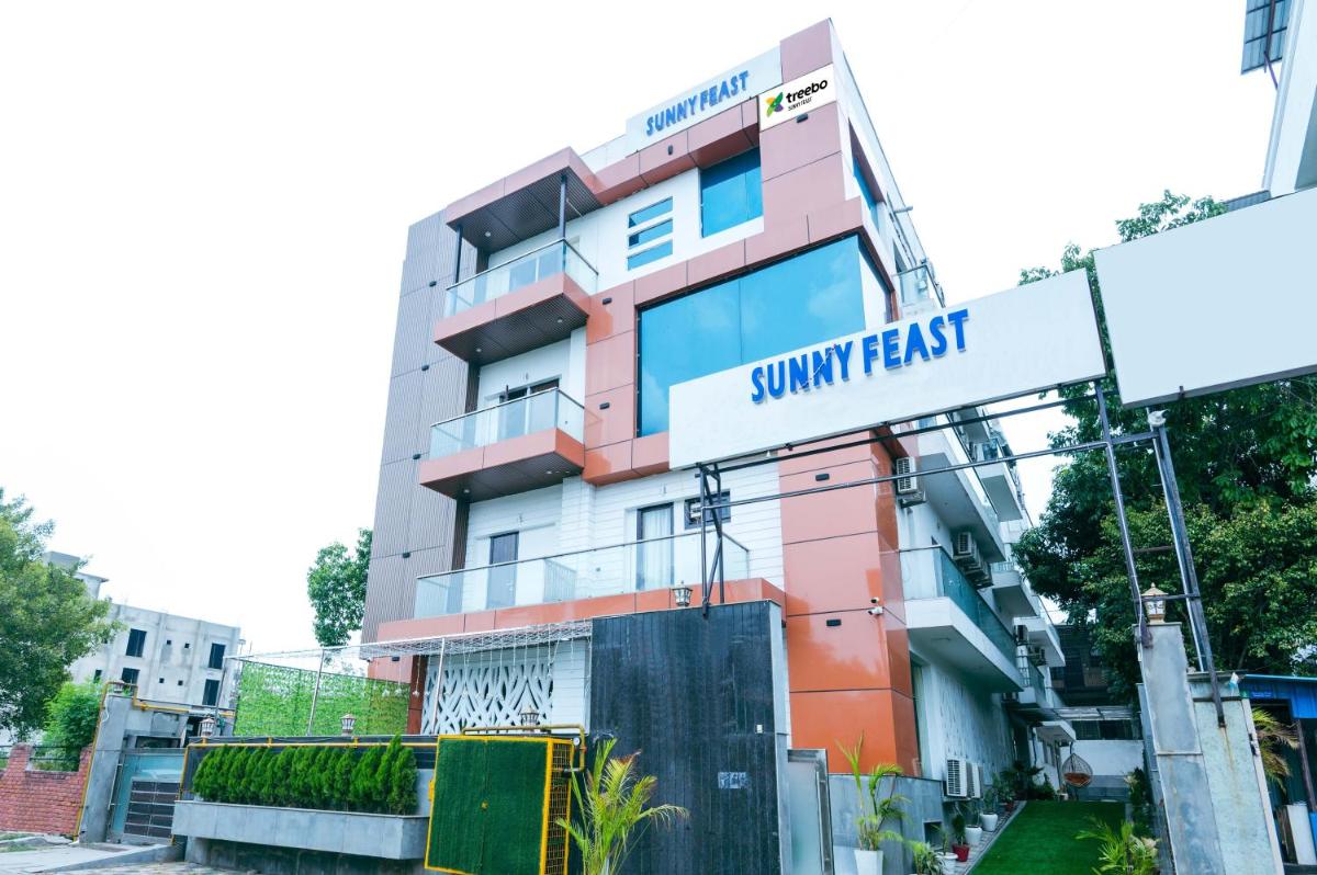 Suitetrails - Treebo Sunny Feast