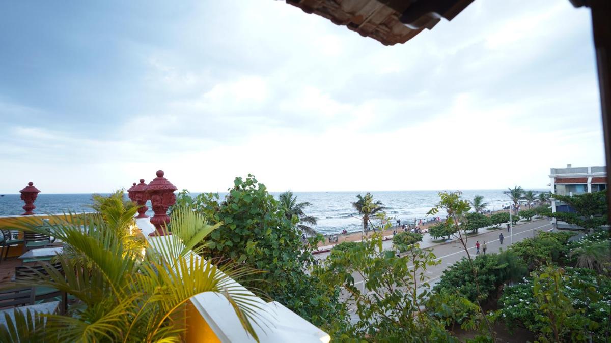 La Plage Seaview Suites - Housity