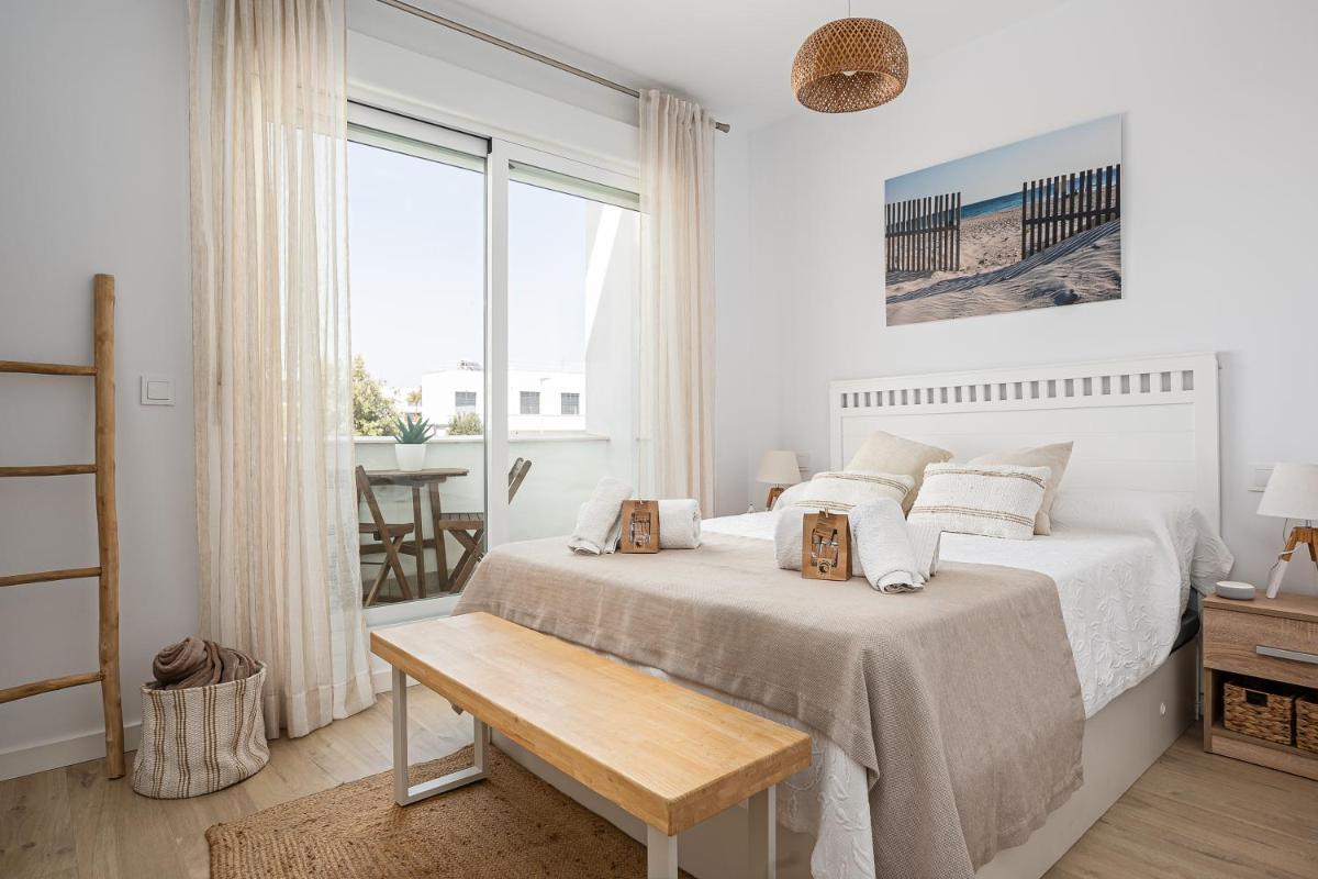 CASA LA PLAYA-CONIL Vacaciones de Lujo en Conil con Todas las Comodidades NETFLIX-HBO-DISNEY-CANALES DE FUTBOL-WIFI ALTA VELOCIDAD-SMART TV 65