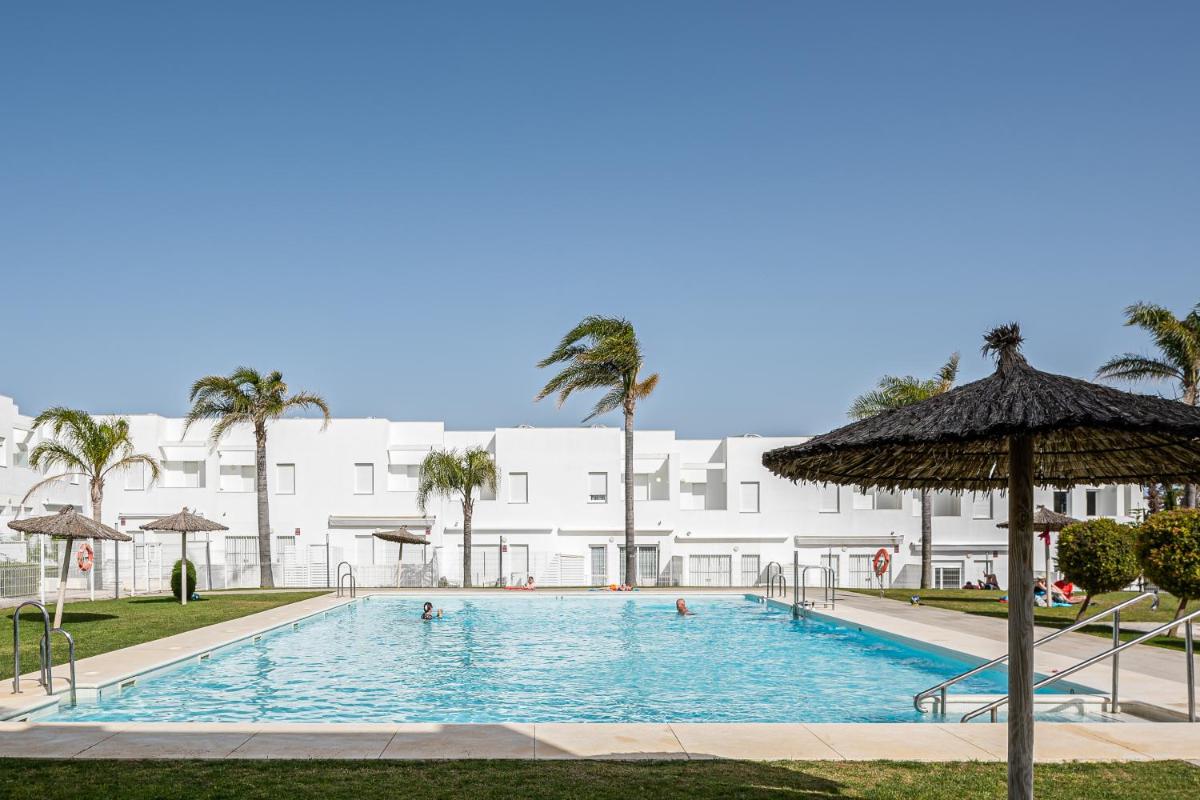 CASA LA PLAYA-CONIL Vacaciones de Lujo en Conil con Todas las Comodidades NETFLIX-HBO-DISNEY-CANALES DE FUTBOL-WIFI ALTA VELOCIDAD-SMART TV 65