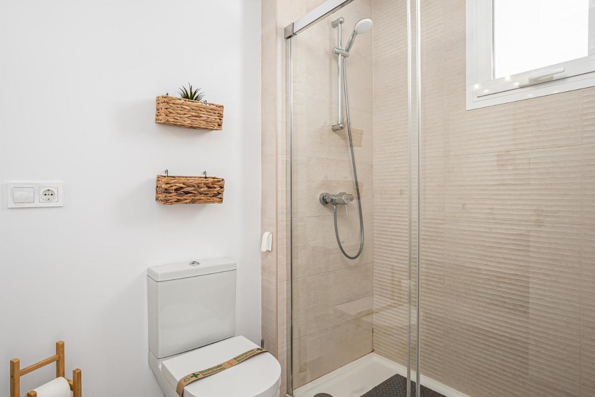 CASA LA PLAYA-CONIL Vacaciones de Lujo en Conil con Todas las Comodidades NETFLIX-HBO-DISNEY-CANALES DE FUTBOL-WIFI ALTA VELOCIDAD-SMART TV 65