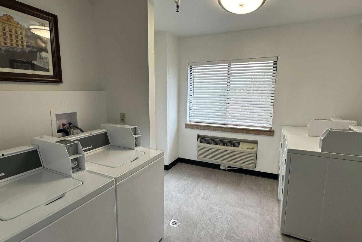 La Quinta Inn and Suites by Wyndham Cincinnati North - Housity