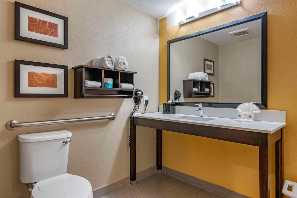 Comfort Suites Fort Lauderdale Airport South & Cruise Port - Housity