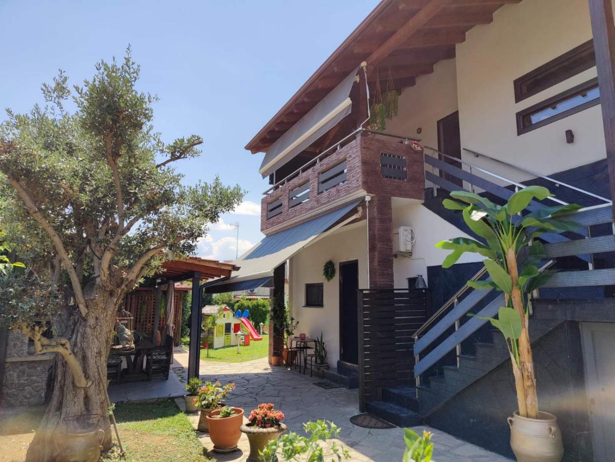 Vintage Lux Homes - Housity