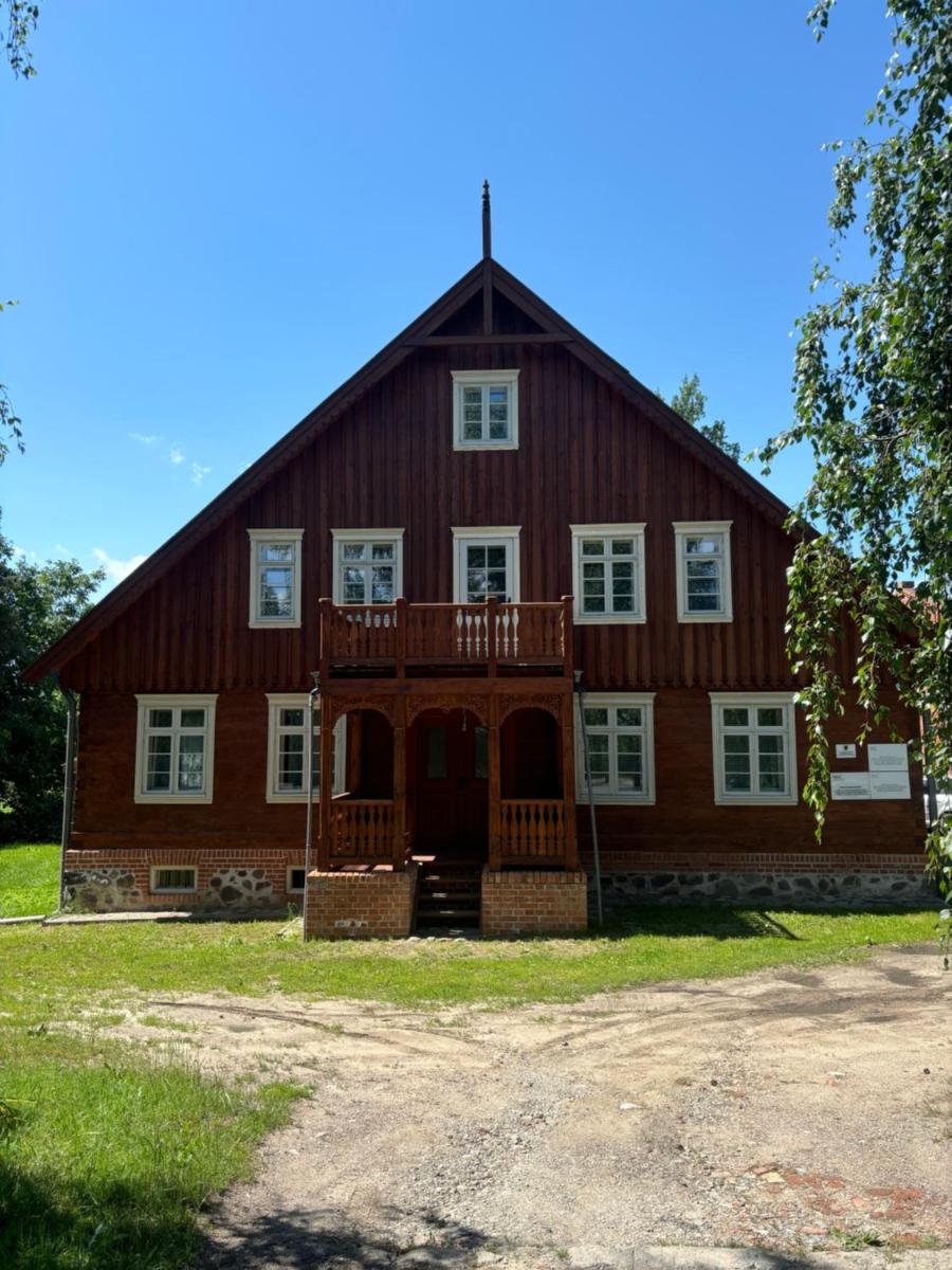 Zabytkowy Drewniany dom z 1887 roku - Housity