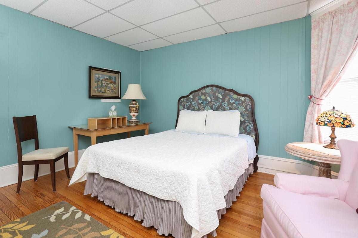 The Dailey Renewal Retreat B & B - Housity