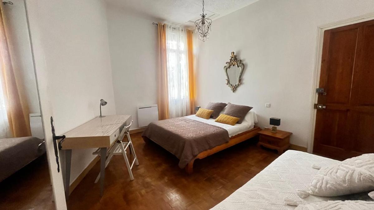 THE YELLOW HOUSE - Housity