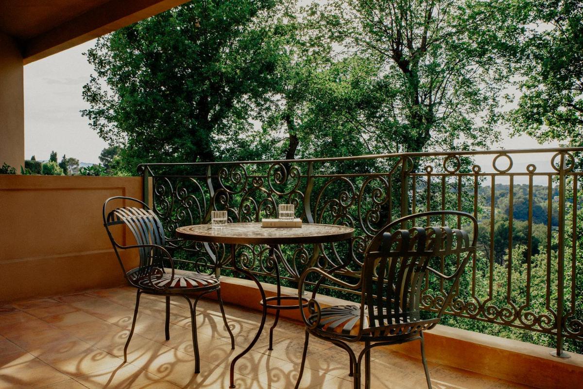 Balcon ou terrasse dans l'établissement Le Mas Candille