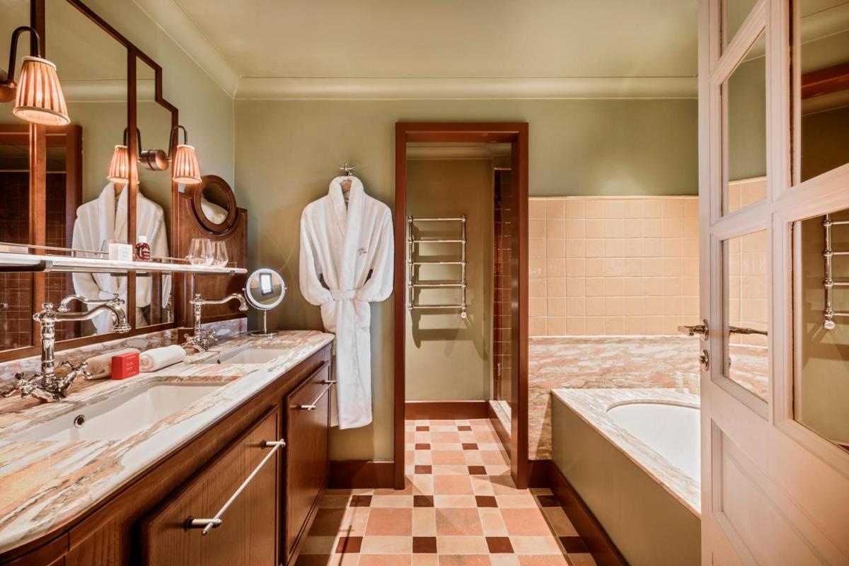 Salle de bains dans l'établissement Le Mas Candille