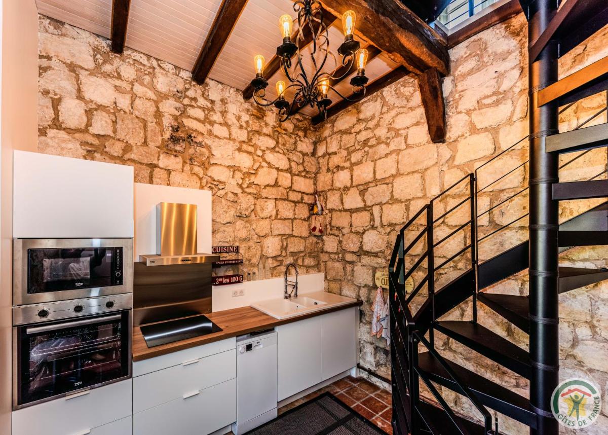 Un Petit Château - Housity