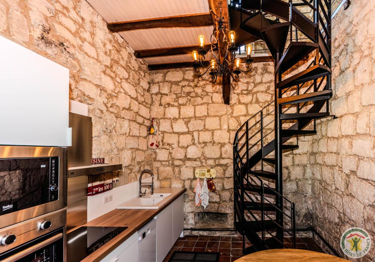 Un Petit Château - Housity
