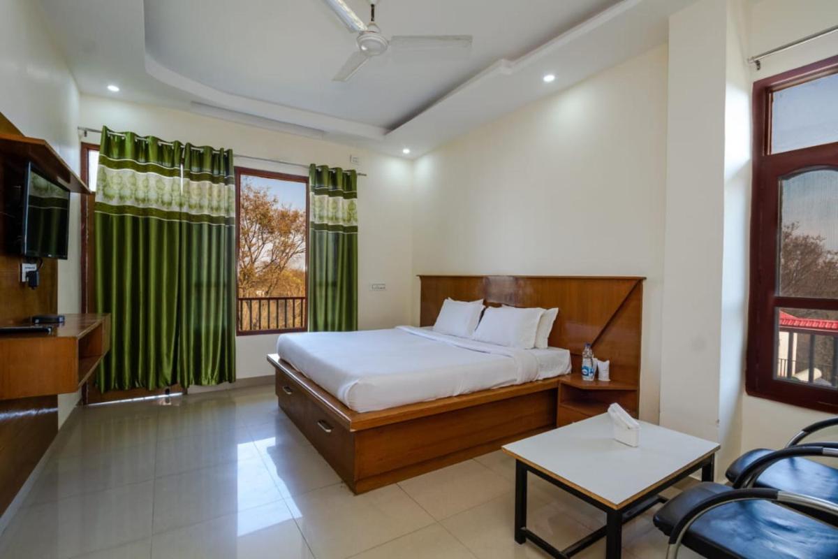 Hotel Roop - Housity