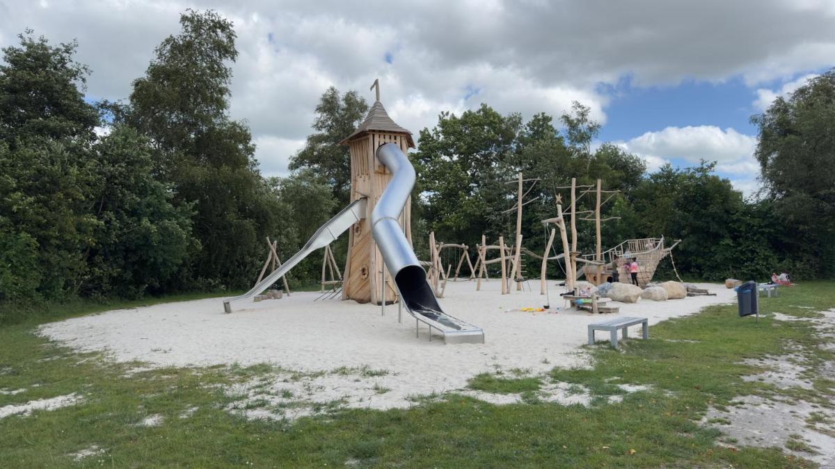 PUUR Eernewoude luxe chalet direct aan open vaarwater gelegen in de Alde Feanen - Housity