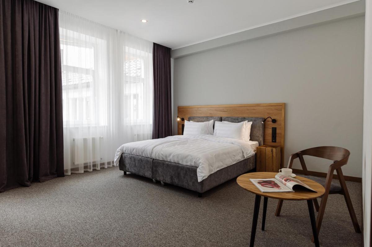 A Hotel - Housity