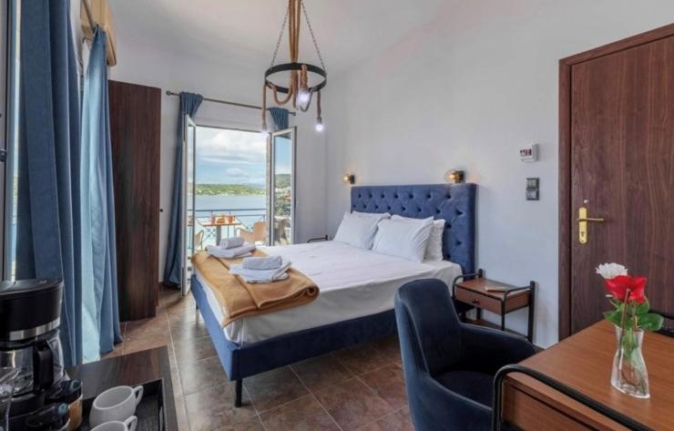 blue Hotel - Housity