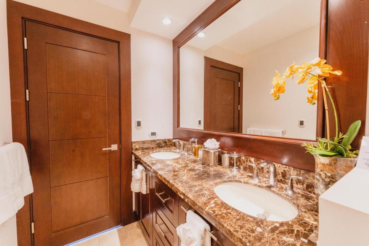 360 Splendor 104B-Ocean View Condo-Breakfast Included! - Housity