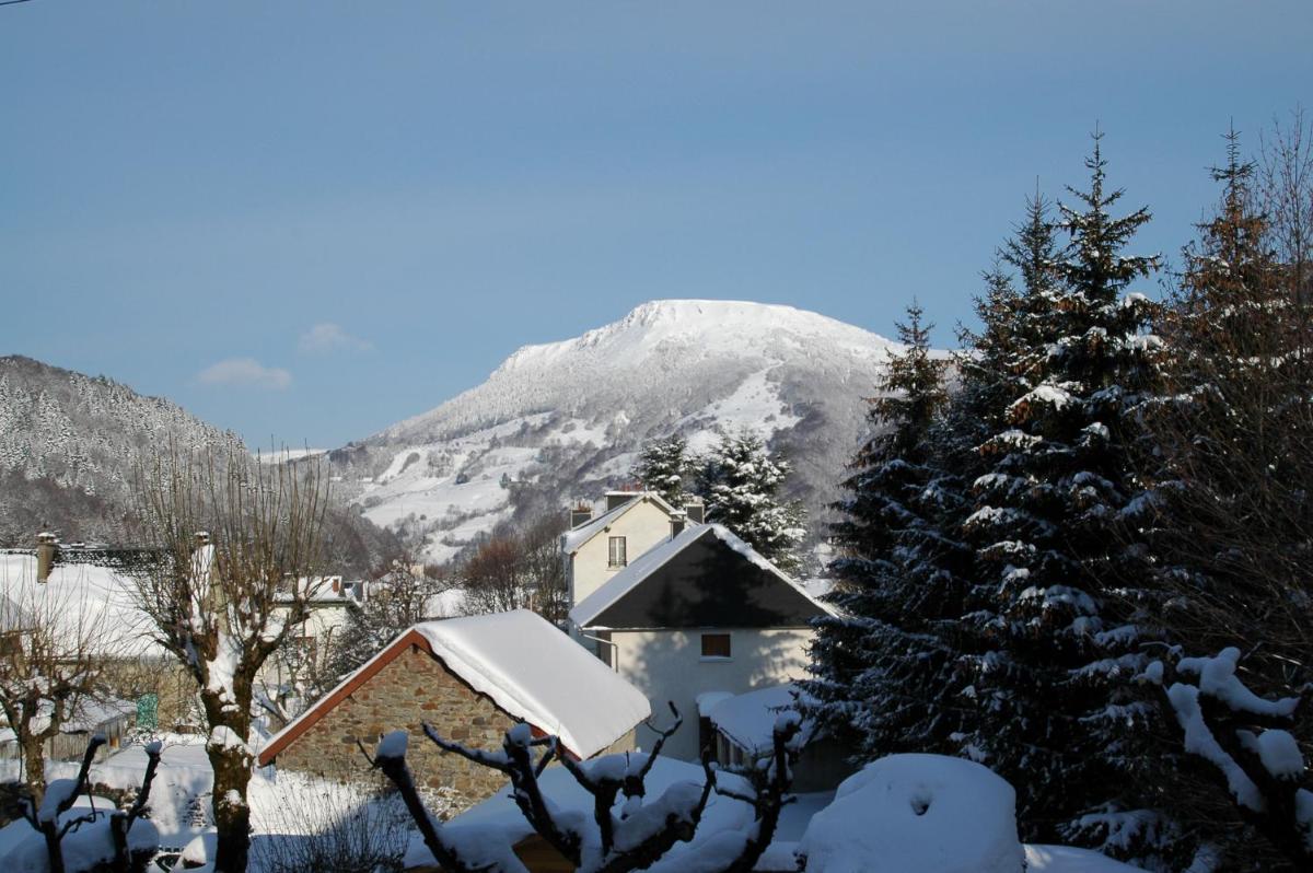 Vue générale sur la montagne ou vue sur la montagne depuis l'hôtel