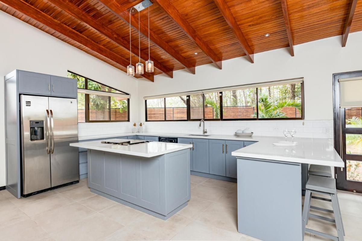 Flamingo Estates 18- 4 BR House with Pool - Housity