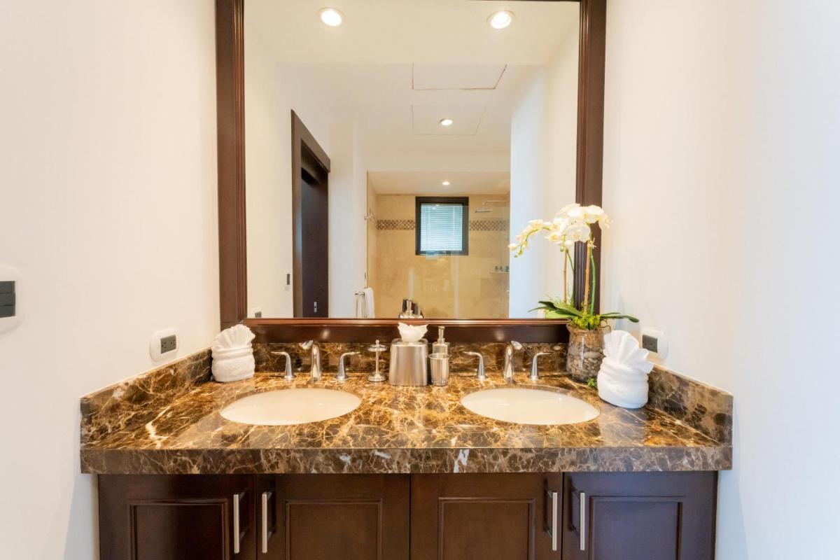 Suitetrails - 360 Splendor 104A-Ocean View 2 Br Condo-Breakfast Included!