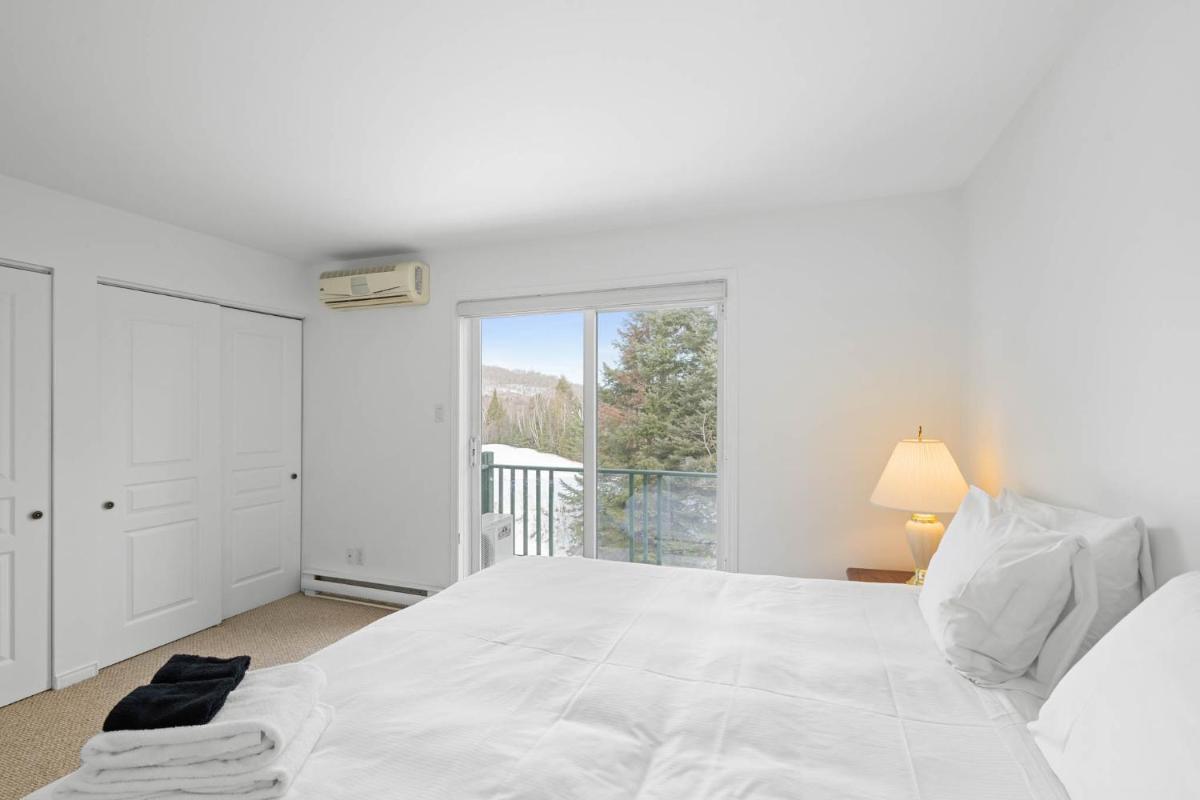 Townhouse on the Golf with Pool Access - Aiglon 1748 - 10 min to Tremblant Resort - Housity