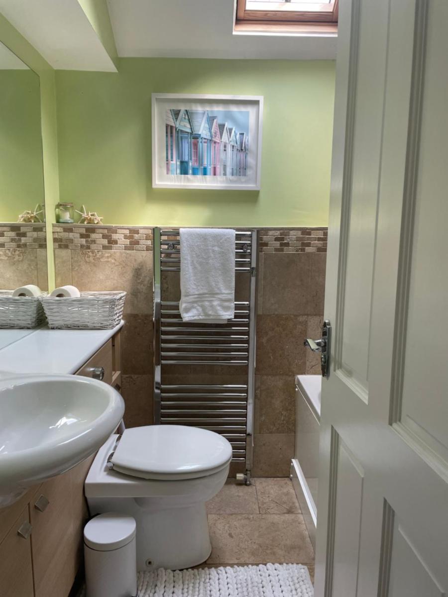Conwy Castle cottage - Hizvo