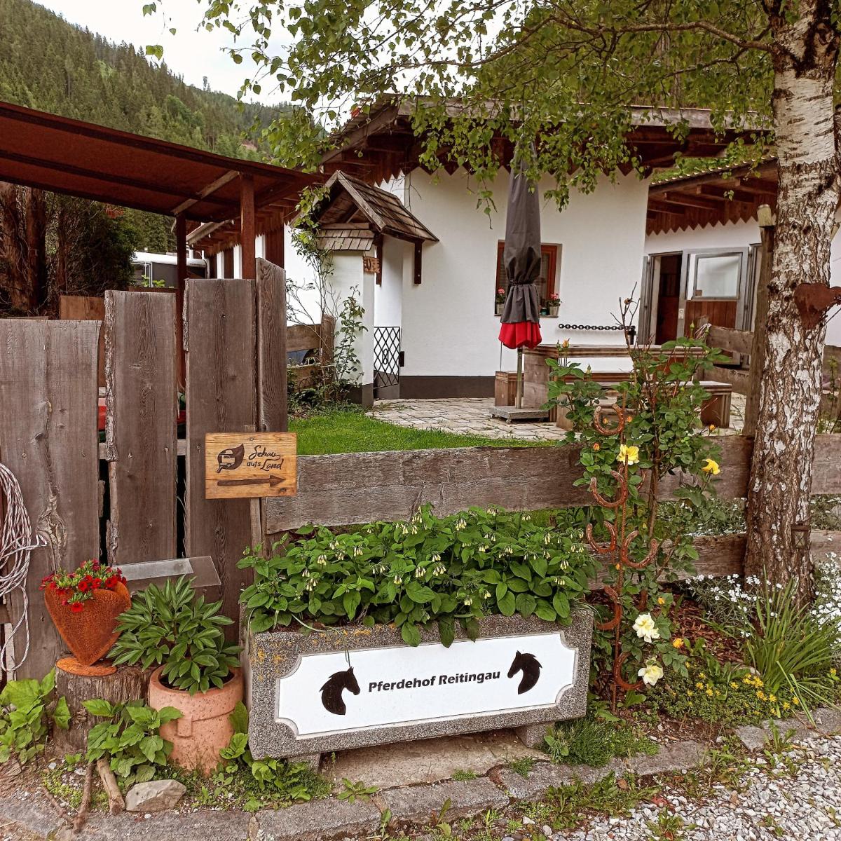 Pferdehof Reitingau - Housity