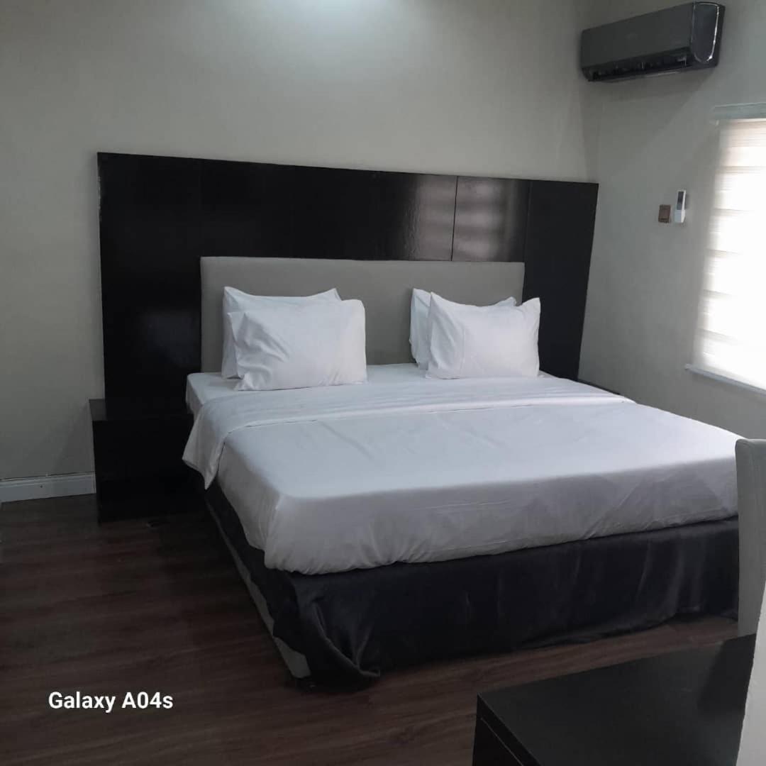 LaSem Haven - Housity
