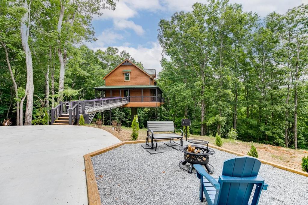 Pinnacle Suite Treehouse Near Helen, Georgia - Housity