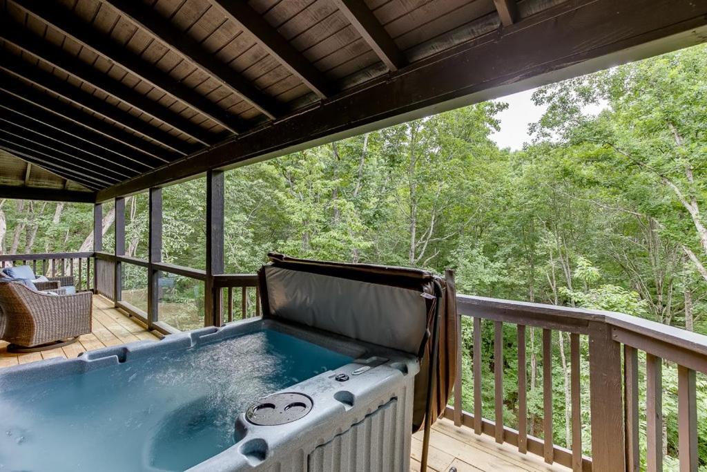 Pinnacle Suite Treehouse Near Helen, Georgia - Housity
