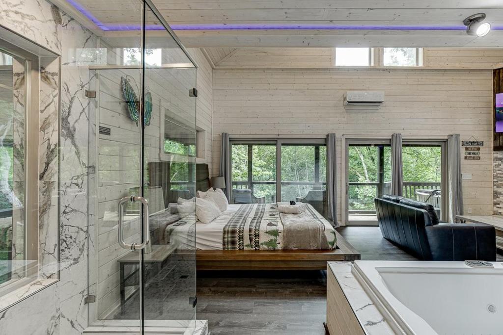 Gold Peak Treehouse Near Helen, Georgia - Housity