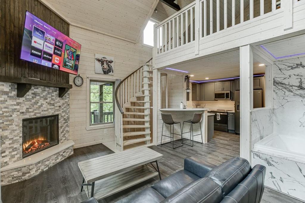 Gold Peak Treehouse Near Helen, Georgia - Housity