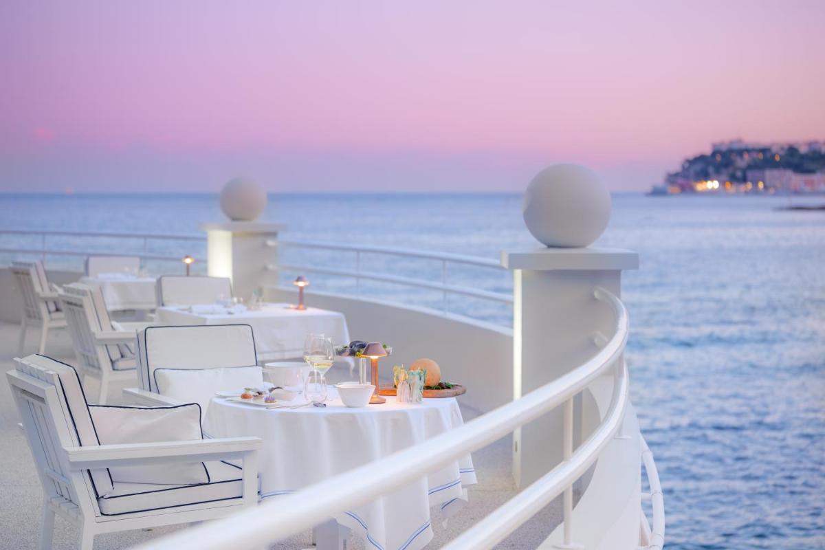 Vue générale sur la mer ou vue sur la mer prise depuis l'hôtel