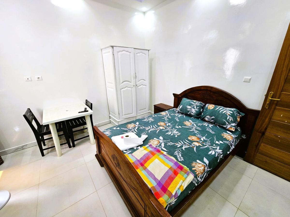 CHAMBRE NGOR- DOUCHE PRIVEE-Salon-Cuisine-Netflix - Housity