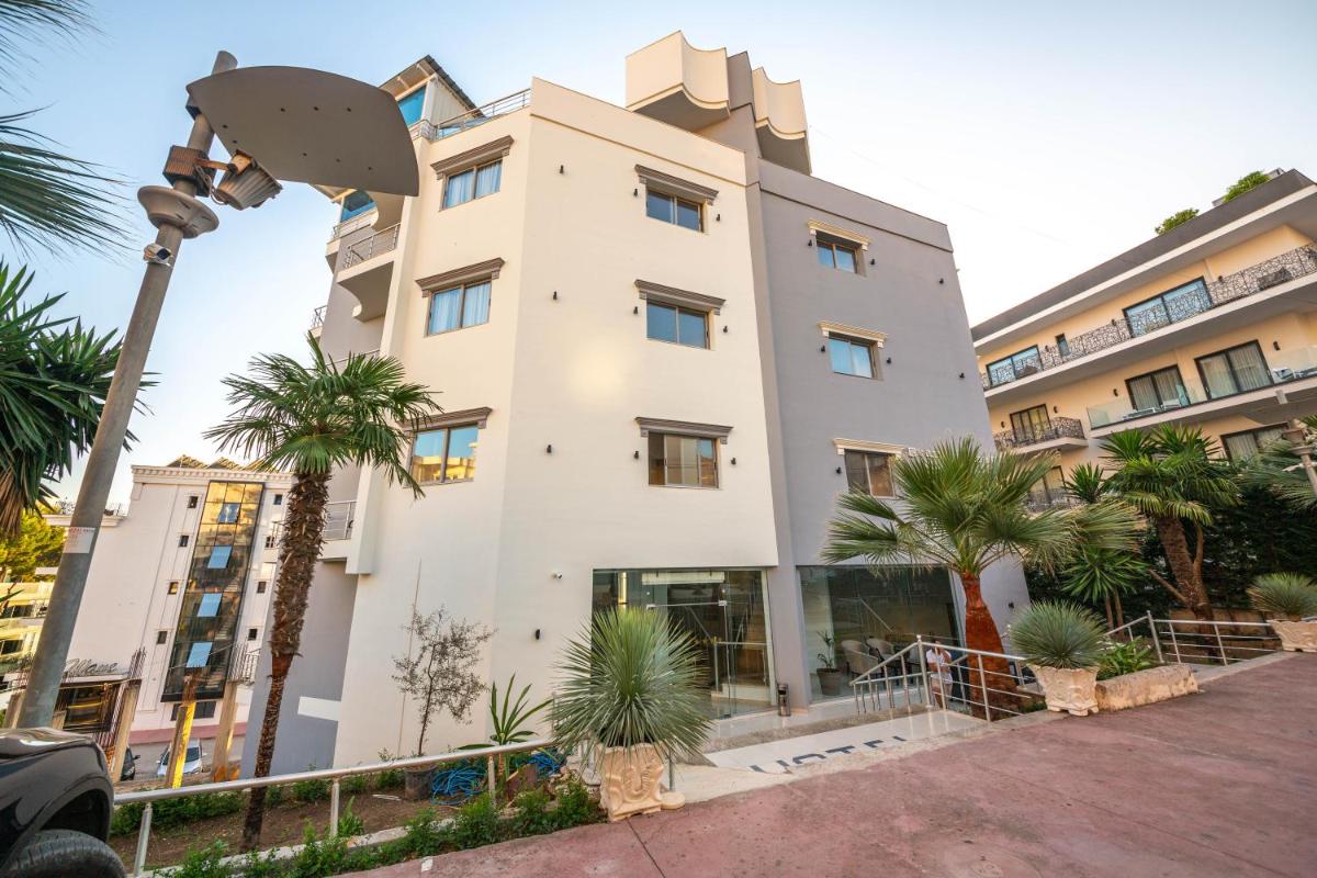 Hotel Sea Breeze - Housity